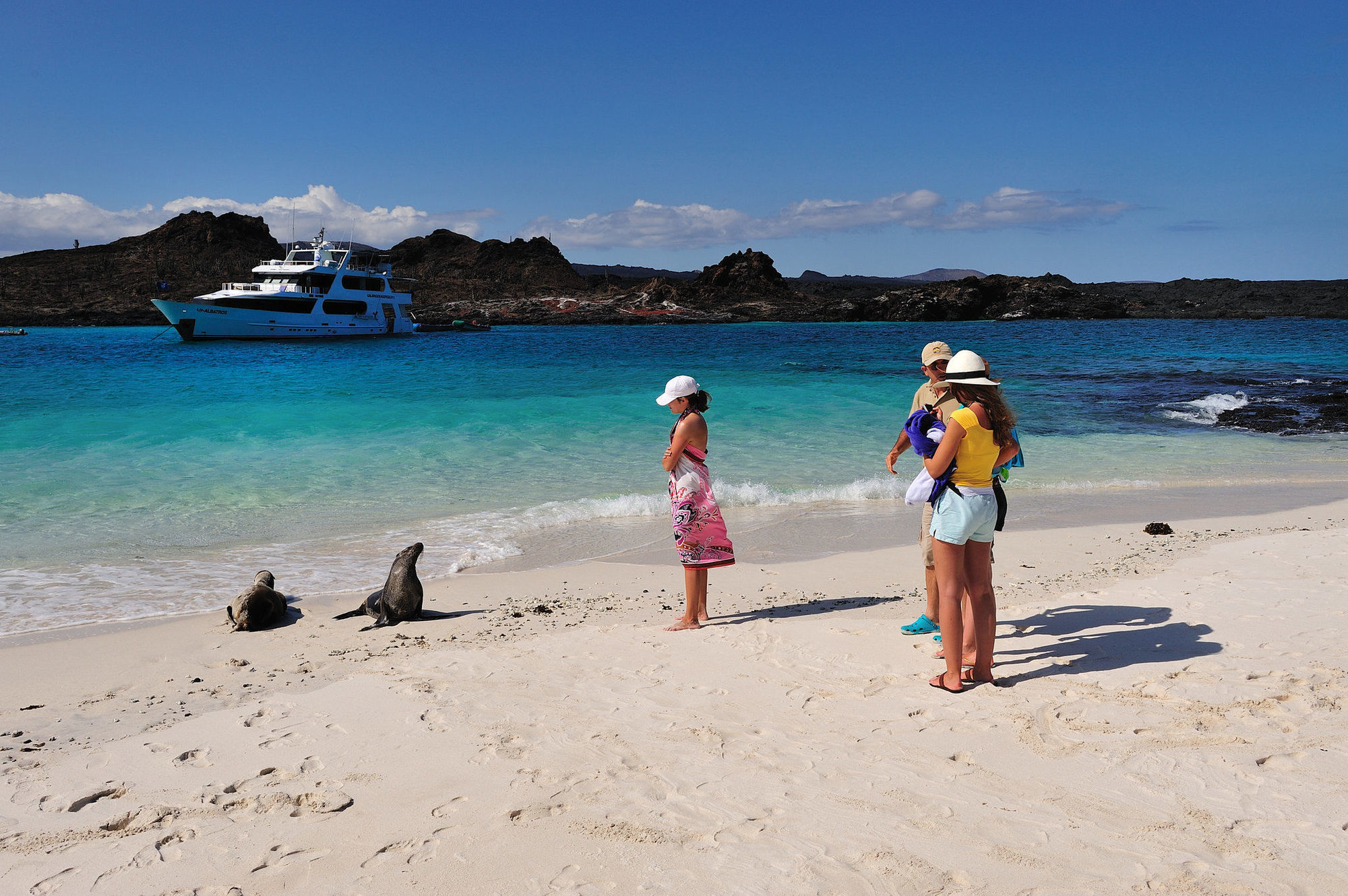 Pikaia Lodge Santa Cruz Island Dış mekan fotoğraf