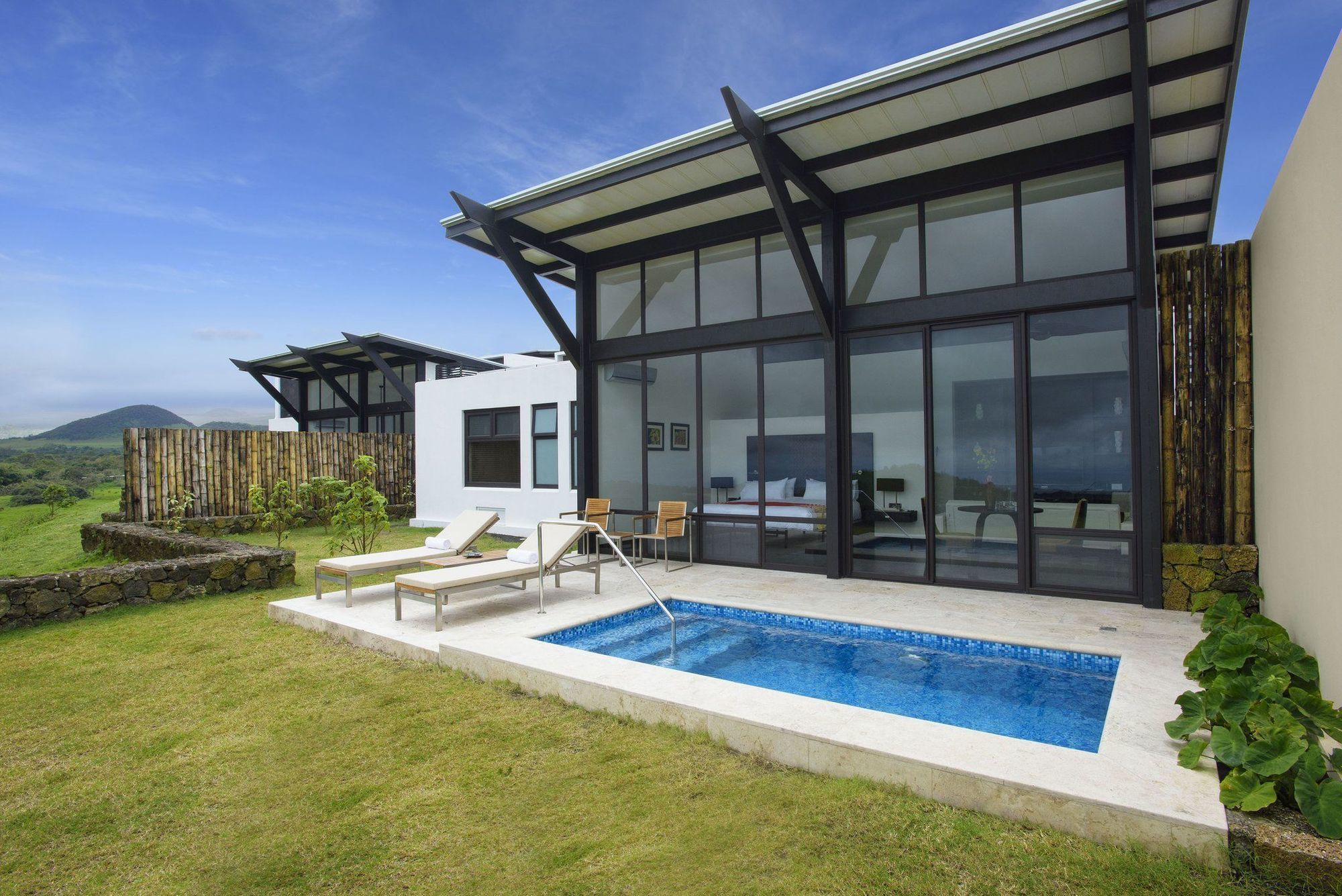 Pikaia Lodge Santa Cruz Island Dış mekan fotoğraf