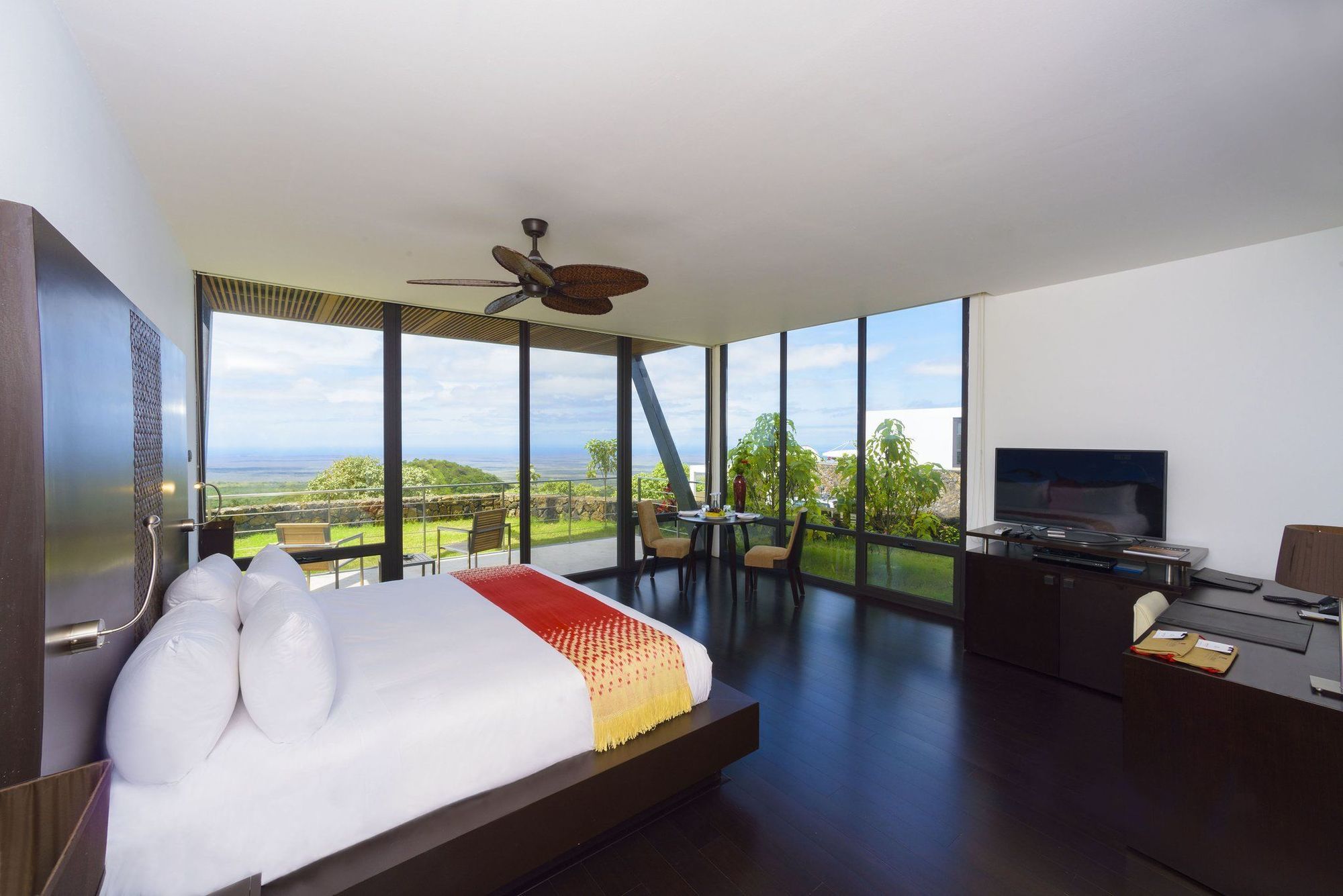 Pikaia Lodge Santa Cruz Island Dış mekan fotoğraf