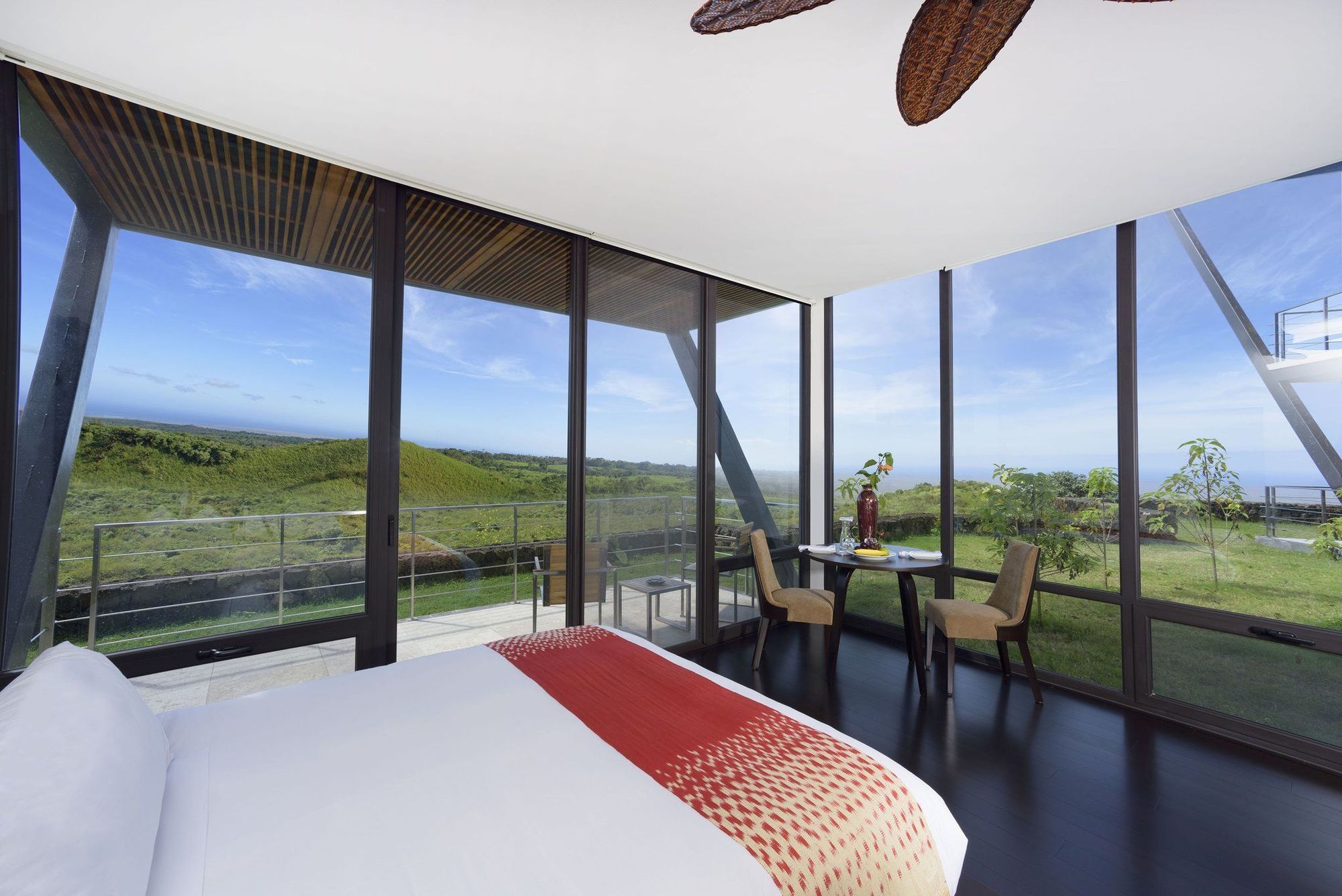 Pikaia Lodge Santa Cruz Island Dış mekan fotoğraf
