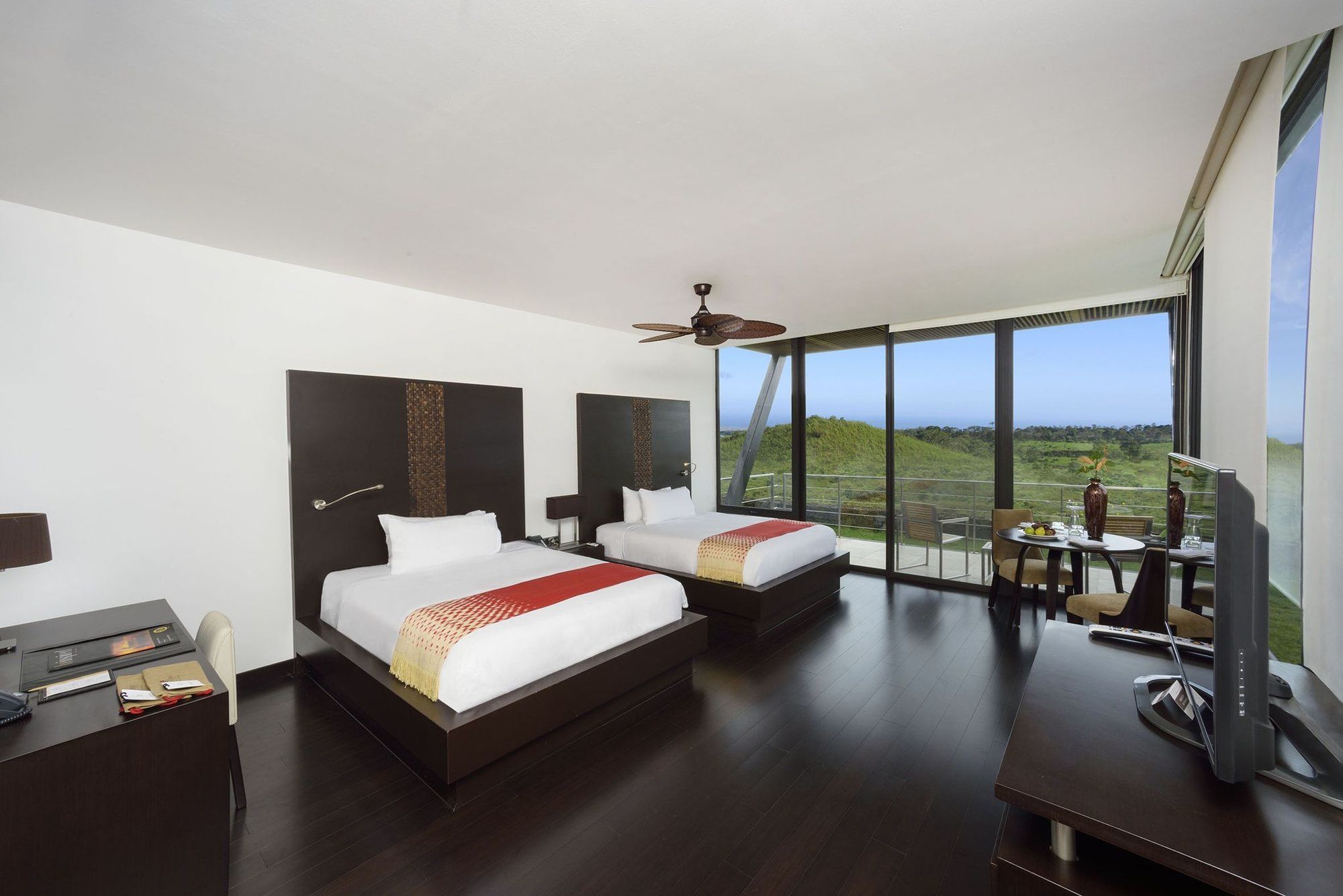 Pikaia Lodge Santa Cruz Island Dış mekan fotoğraf